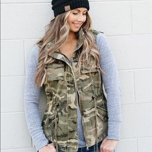 🌼 2/10$ XS camo studded vest